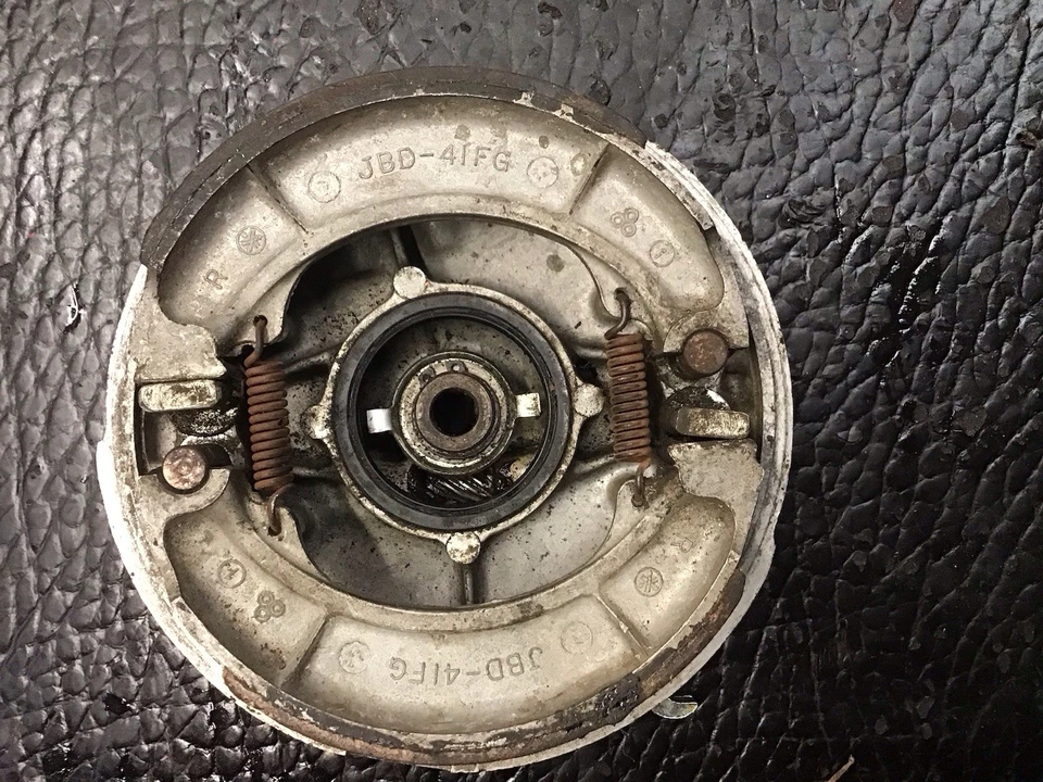 Yamaha TLS front brake plate - Image 2 of 4