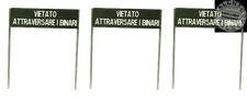 F003C set 3 cartelli FS "Vietato attraversare i binari" Epoca III in scala 1:87
