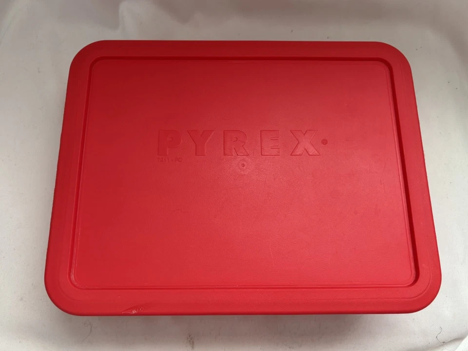 Pyrex 7211 6-Cup Rectangle Glass Storage Dish w/lid  7211-PC 6-Cup Cadet RED - Image 2 of 4