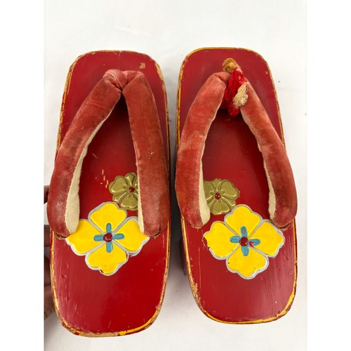 Vintage Japanese Wooden Sandals Kimono Shoes Childrens Hand Painted - Picture 3 of 16