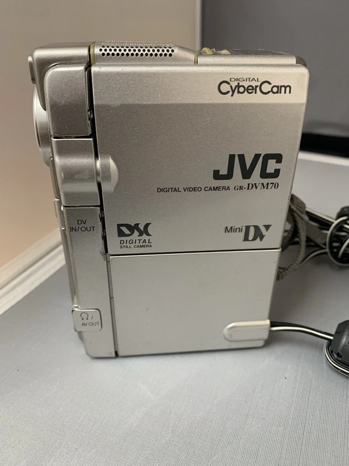 JVC Cybercam minidv camcorder camera GR-DVM70 w/ accessories - READ BELOW - Image 2 of 4