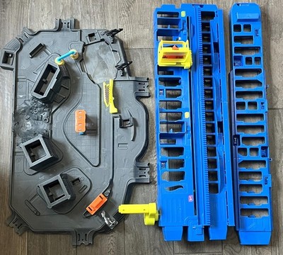 Hot Wheels Ultimate Garage T-Rex Base Bottom Part & 2 Crank Elevator Towers Work