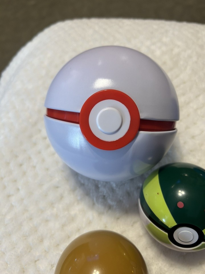 Pokémon Pokeballs W/ Plastic Spring Hinge Pop Open 3” With Figures And