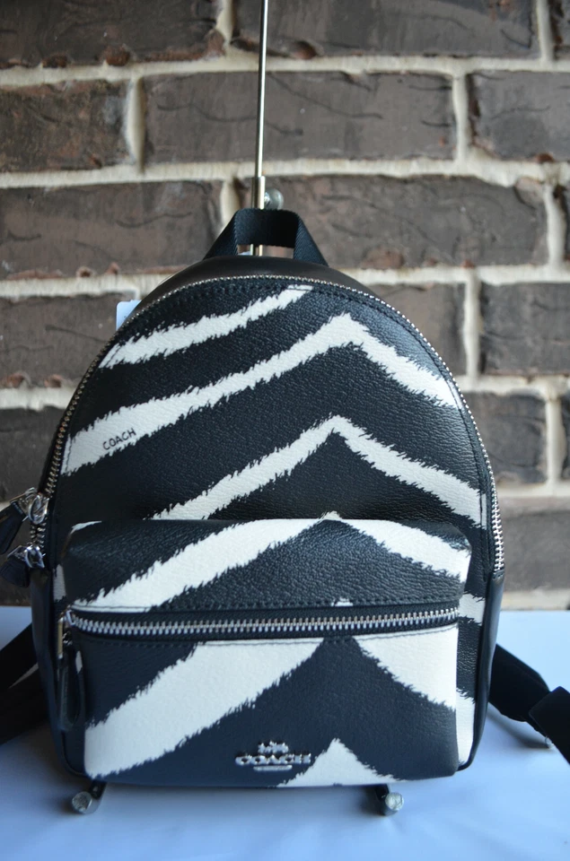 NUEVO CON ETIQUETAS $295 COACH Signature Mini Charlie Mochila Estampado Cebra Negro Tiza 39033