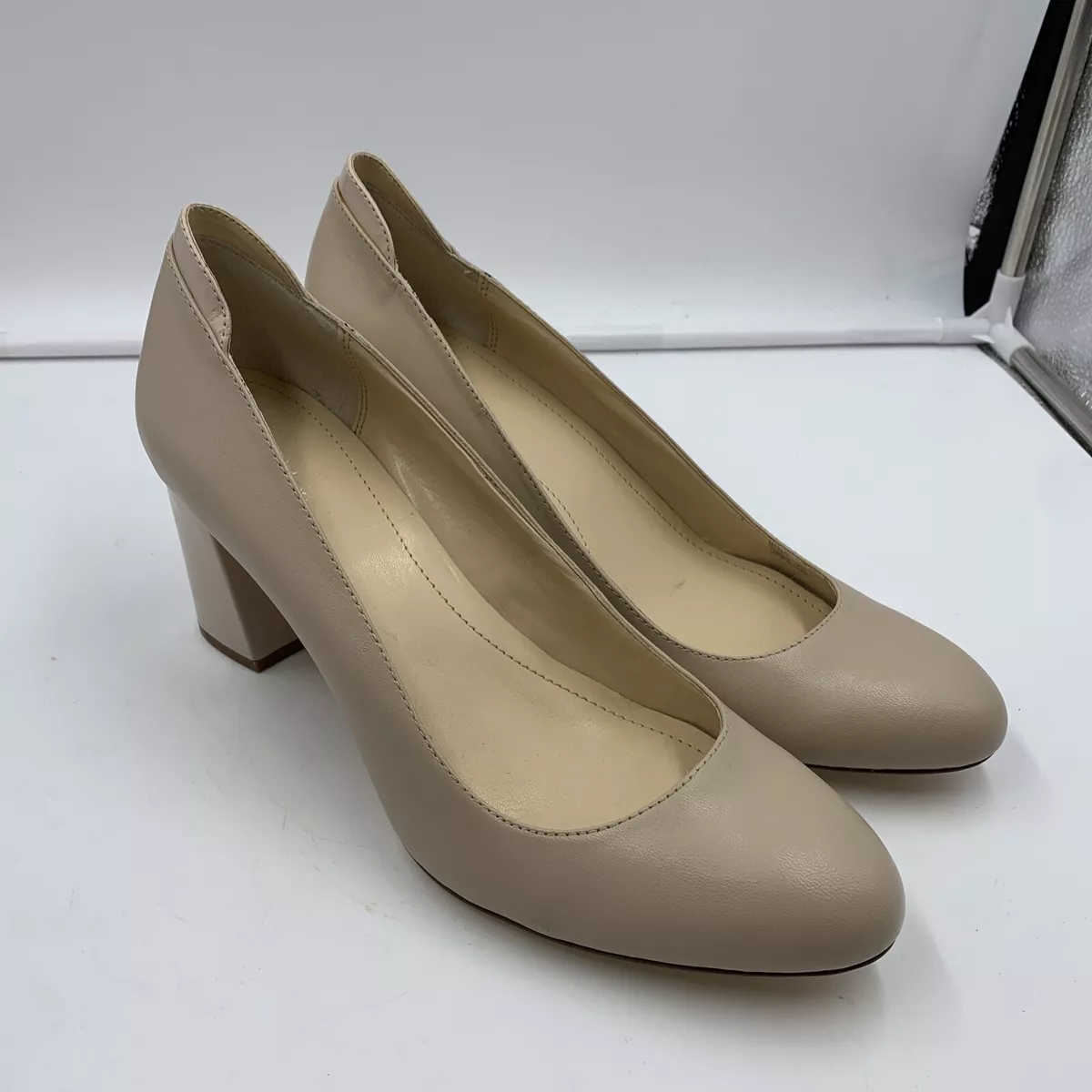 Calvin klein best sale beige pumps
