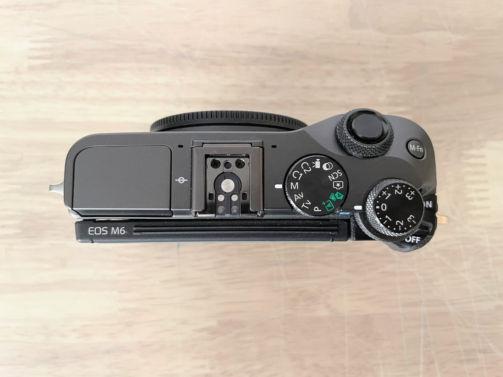 Canon EOS M6 24.2MP Mirrorless Camera with SmallRig Cage. In EXCELLENT