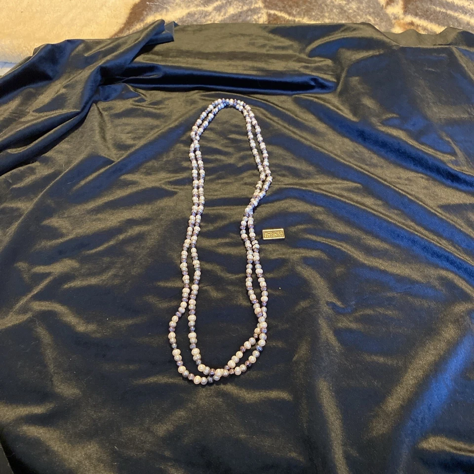 Perlas metálicas Honora tamaño mixto 80” de largo. Foto 3 de 4