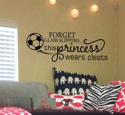 Esta princesa usa botines calcomanías de pared de fútbol vinilo letras arte niña decoración cotización - Imagen 3 de 12