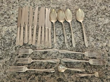 Oneida Community Tudor Plate QUEEN BESS 20 Pc Flatware Lot Silver Plate