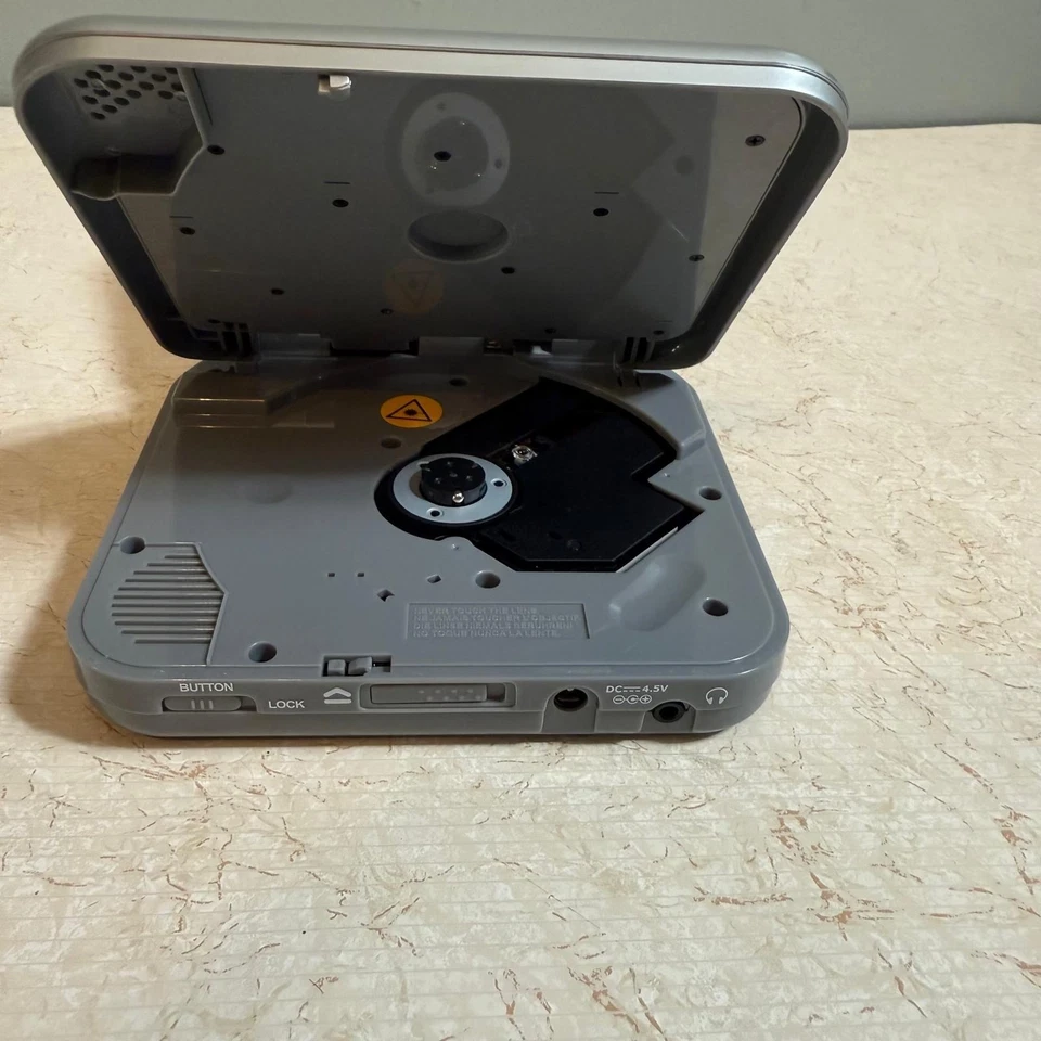 Reproductor portátil Hasbro VideoNow XP 2005 de colección con 6 discos PVD y estuche Foto 3 de 4