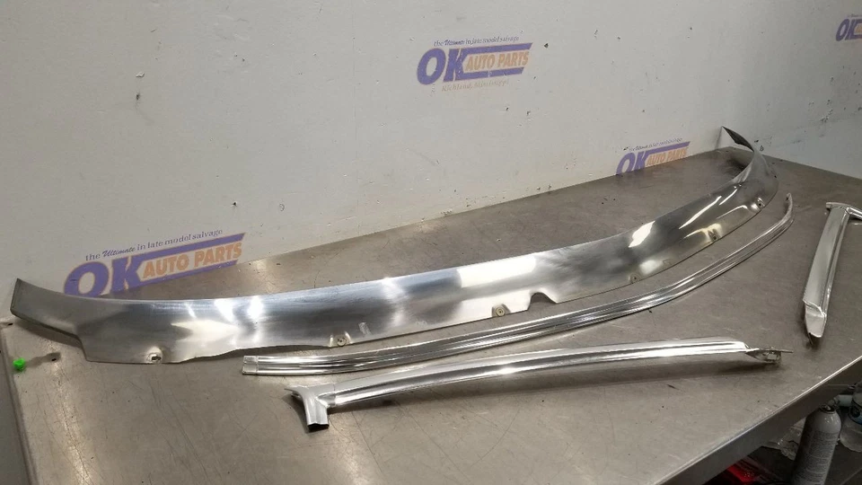 1977 CADILLAC ELDORADO BIARRITZ CHROME WINDSHIELD TRIM SET - Изображение 4 из 4