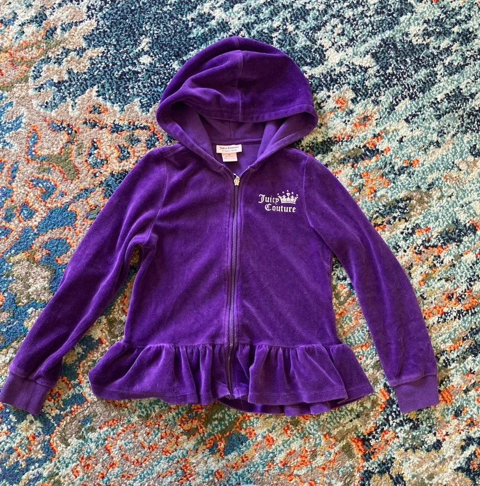 Juicy Couture Niñas 4T Terciopelo Cremallera Completa Chaqueta con Capucha Púrpura Bolsillos con Volantes Foto 2 de 4