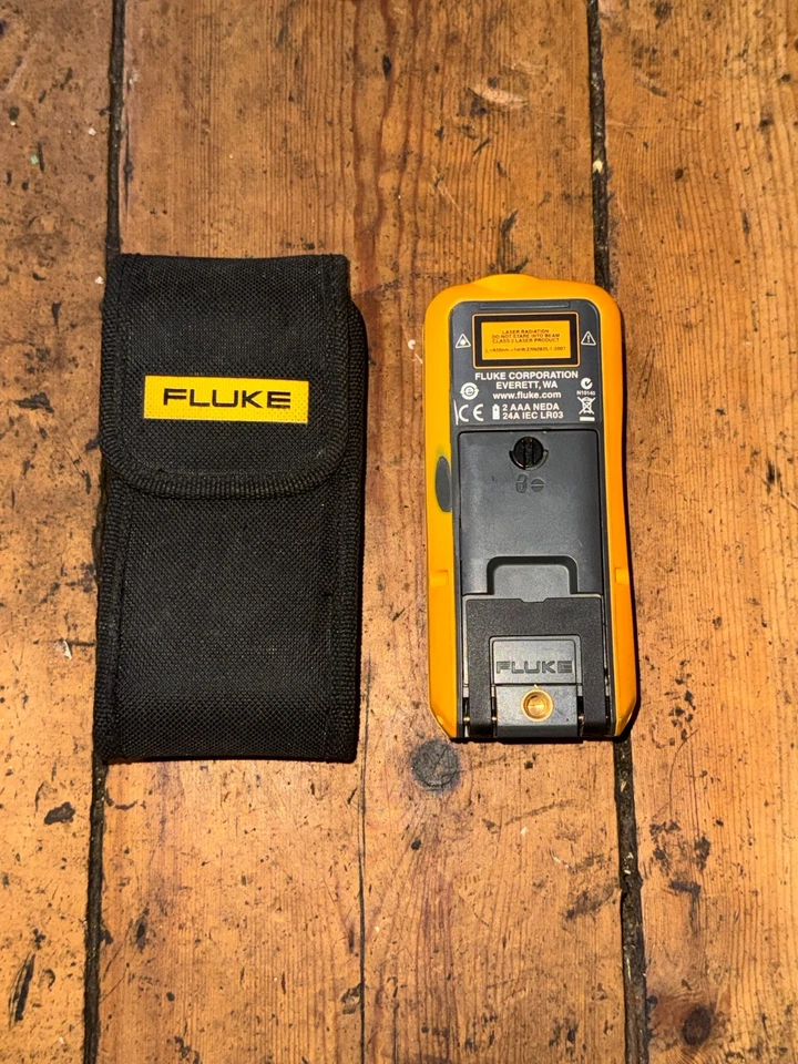 Medidor de distancia láser Fluke 424D 100 m 330 ft tiene brújula incorporada Foto 4 de 4