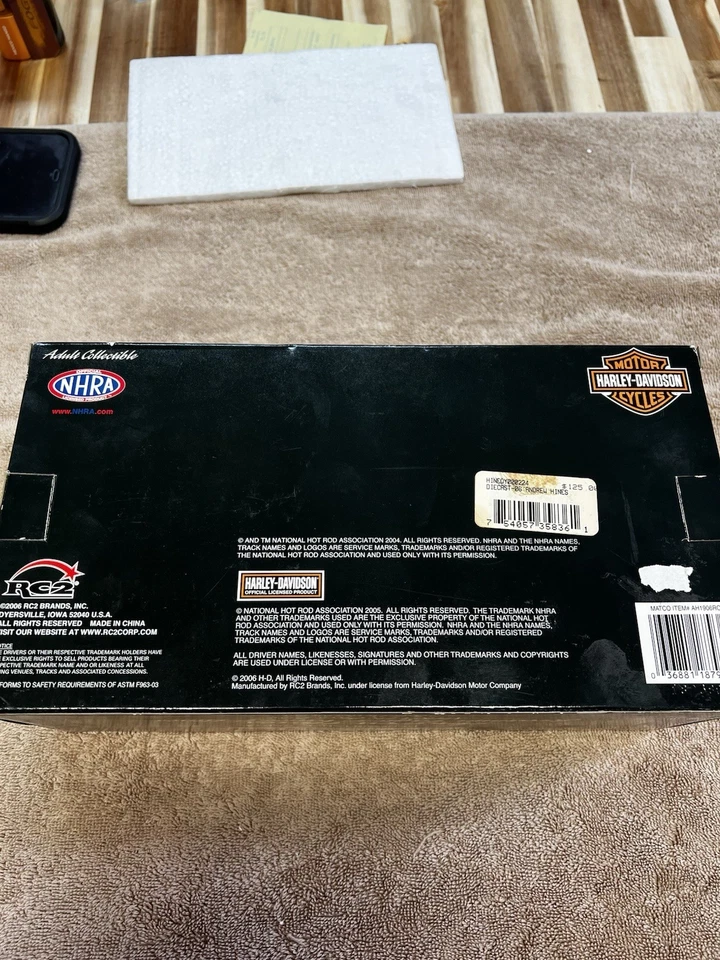 Bicicleta Andrew Hines Screamin Eagle Vance & Hines NHRA Pro Stock Escala 1/9 Die Cast Foto 2 de 4