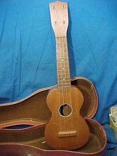 1920s UKULELE Unsigned w GEIB CASE Very Clean