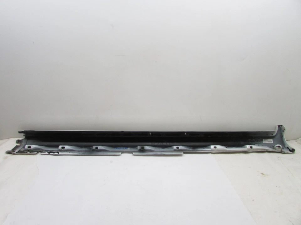 Volvo S60 2008 faldón lateral derecho basculante moldeado blanco 30744338 OEM 05 06 07 08 09 Foto 2 de 4