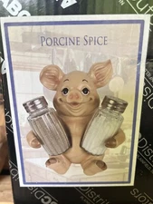 DWK Pig Piggy Stand Salt and Pepper Shakers Resin Farmhouse Table Whimsical