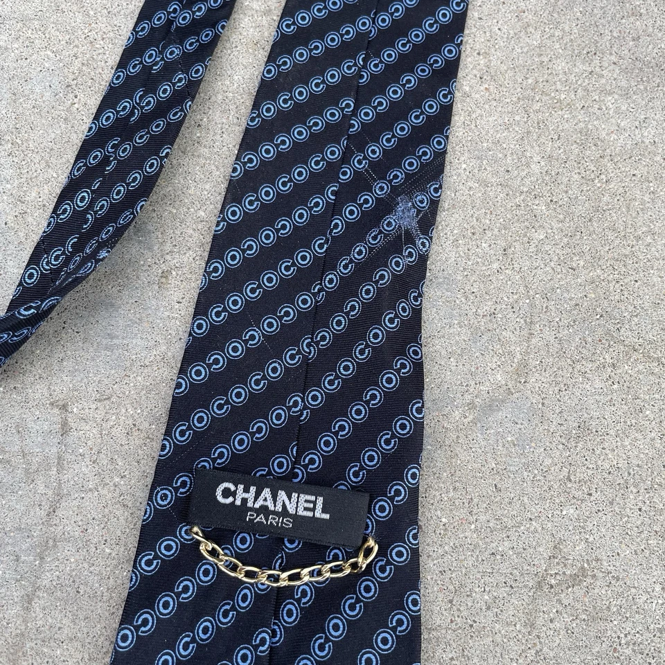 香奈儿巴黎可可花押字 100% 真丝领带全新带缺陷深蓝色 — 第 3/4 张图片