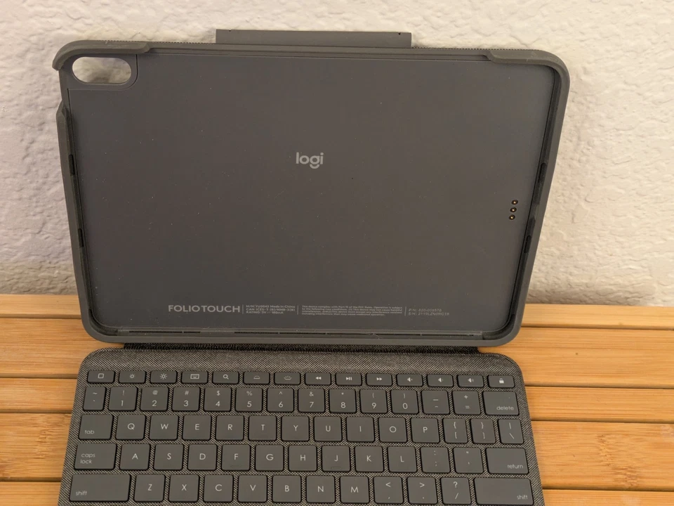 Logitech Foliotouch Keyboard Case YU0048 for iPad Pro 11” Pre-Owned Untested - Image 2 of 4