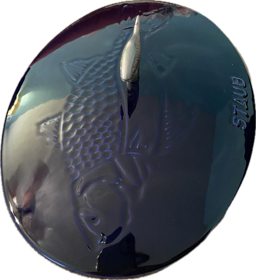 Novo com etiquetas poeira 13” ferro fundido coberto prato oval desenho de peixe Add’l alça em forma de peixe - Imagem 3 de 4