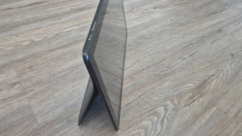 Samsung Galaxy View 18.9 SM-T670 - like new, barely used - Image 2 of 4