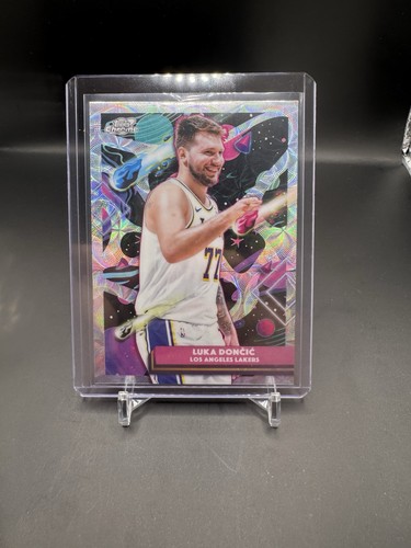 2025-26 TOPPS CHROME COSMIC LUKA DONCIC #66 NUCLEUS REFRACTOR SP LAKERS