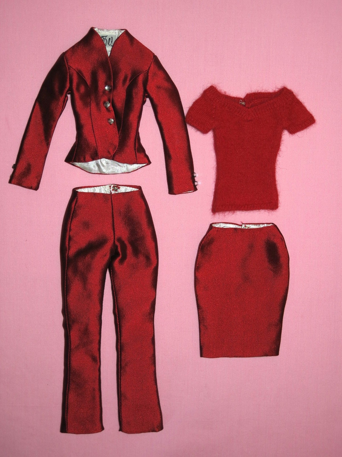 Tonner - Red Holiday Boutique 16