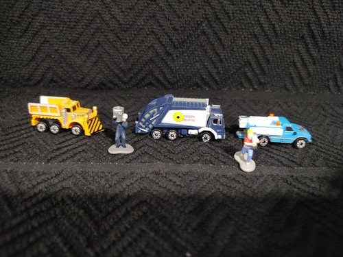 Micro Machines Galoob Public Servants #35 from 1998. Garbage Truck Snow Plow - Picture 4 of 4