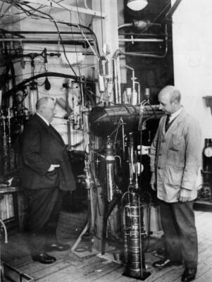 Laboratory Leiden Holland Dutch physicist Henrik Willem Keesom & h- Old Photo