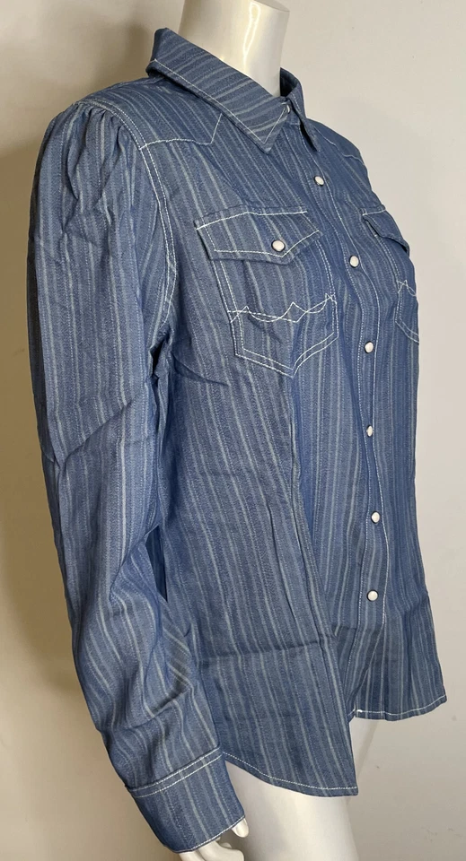 Double D Ranch Heath Denim Workshirt NWT L Pearl Snap Pockets Emrboidered Yoke - Image 3 of 4