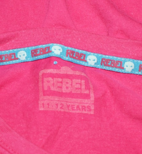 girls pre-loved pink t shirt 'not perfect *but so close it scares me' size 11-12 - Picture 4 of 4
