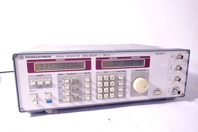 Rohde / Schwarz SMY 01 1062.5502.11 9kHz-1.040GHz Signal Generator