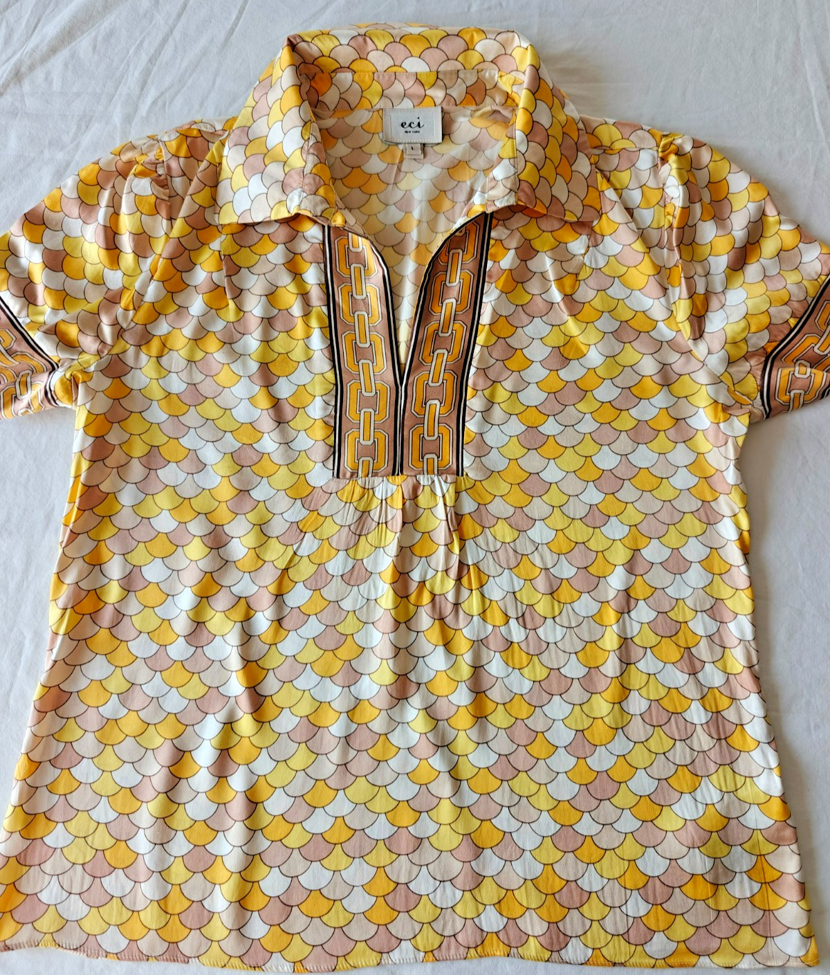 Eci New York 93% silk blouse Fishscale pattern yellow pink beige Short sleeve, L