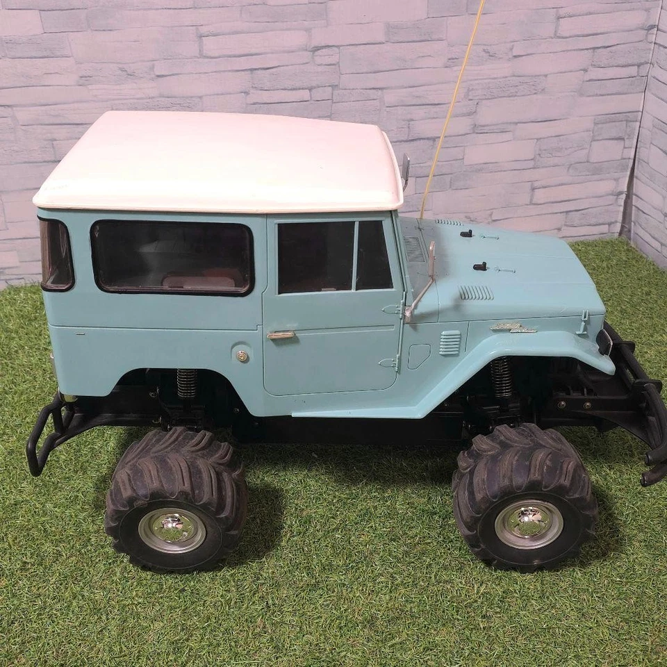Aoshima Toyota Land Cruiser 40 Series Fj40v Rc Car 1/18 Scale Fj40 Remote - Image 3 of 4