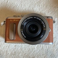 OLYMPUS PEN E-PL8 Console Lens Kit With Camera Bag