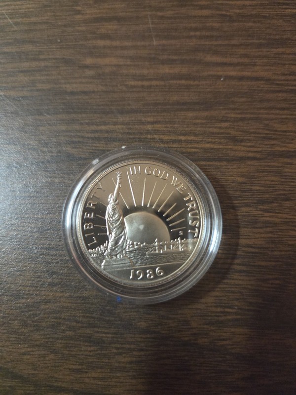 1986 LIBERTY HALF DOLLAR PROOF COIN IN BOX W/COA