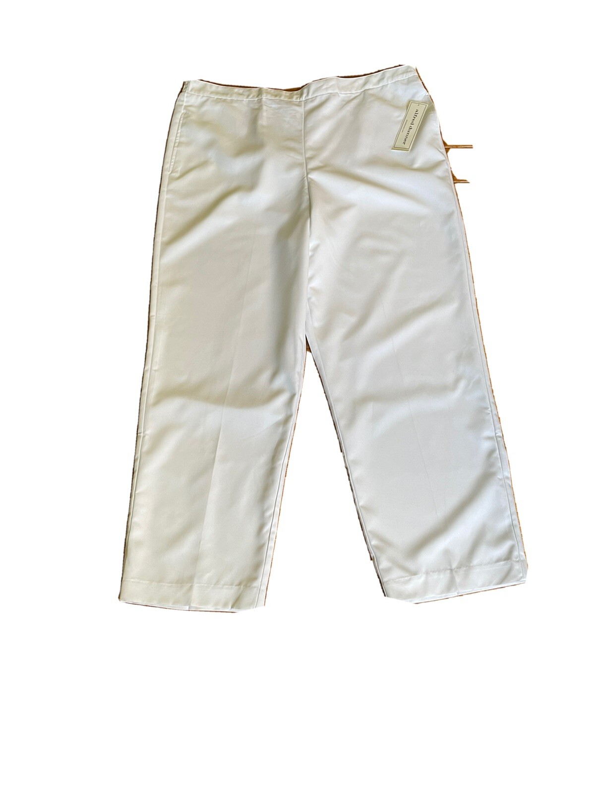 Alfred Dunner Pants Womens Size 16 Pull On Straight Leg White W/PocketsSporty  Cute.  Comfy.
