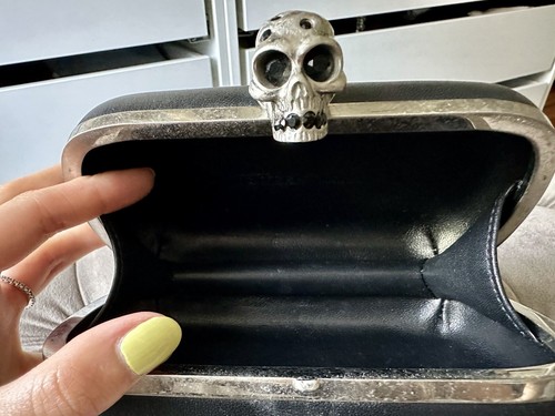 Alexander McQueen Skull Clutch - Picture 4 of 7