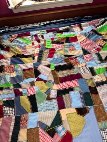 Vintage Handmade Patchwork Quilt 53"x70" Fun Patterns Crazy Shapes Hand Sewn - Picture 10 of 12