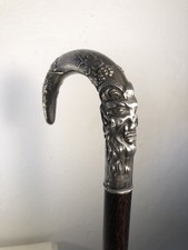 Superbe canne ancienne au pommeau en argent massif figurant une tête de faune