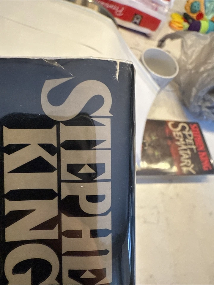 (True First Edition, 1st Print) IT by Stephen King, Viking (First Print $22.95*) - Image 3 of 4