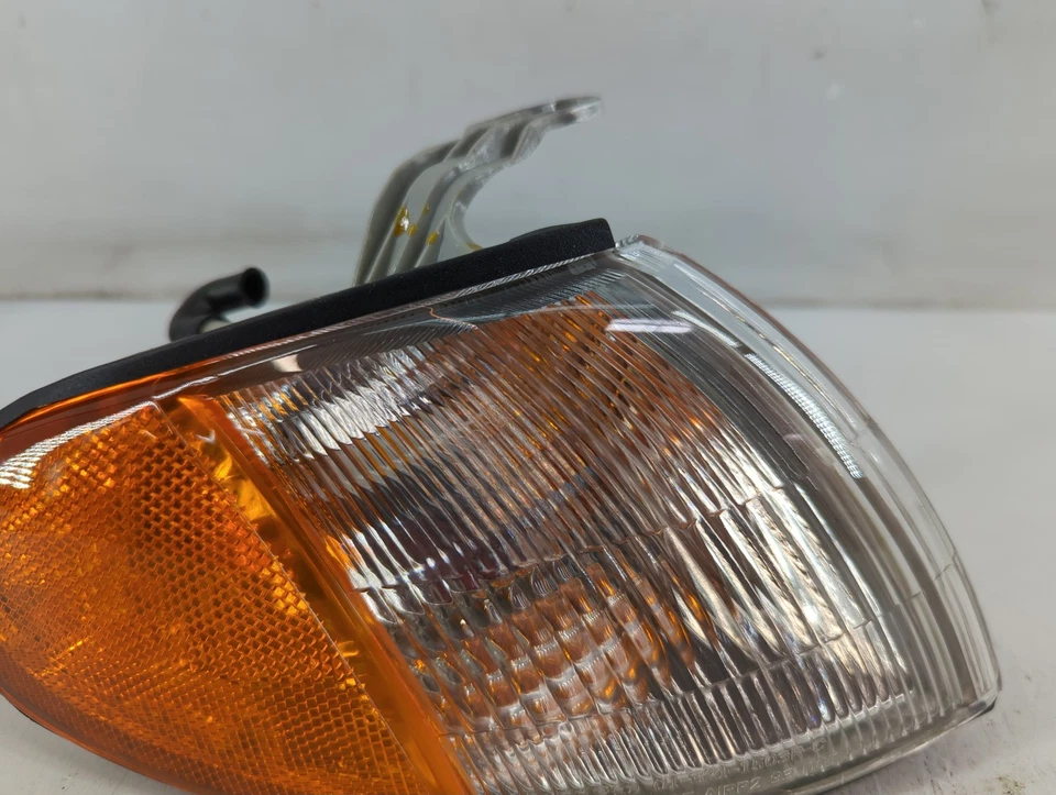 Luz delantera derecha Hyundai Accent 1995-1997 pasajero OEM FO02H Foto 3 de 4