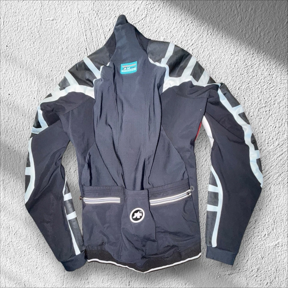 Assos Bonka Jacket Evo7 Winter Cycling Jacket Red Black Size Small - Image 2 of 3