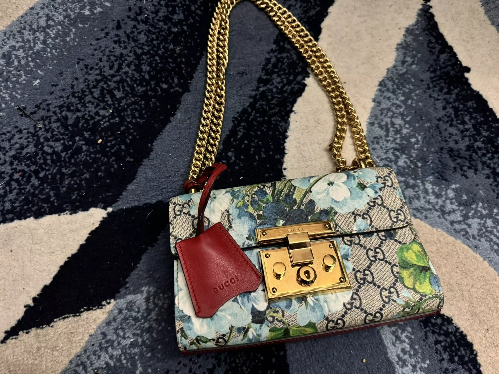 Petit sac à bandoulière Gucci GG Supreme Blooms cadenas