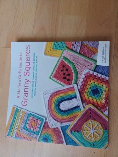 CROCHET PATTERN BOOK - A modern girls guide to GRANNY SQUARES