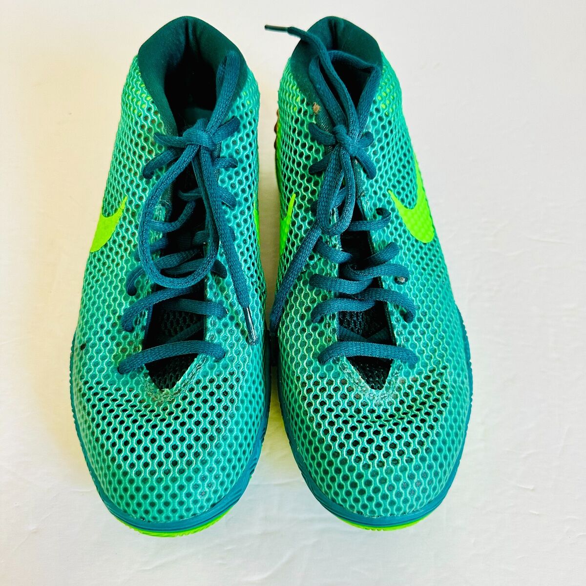 EUC NIKE KYRIE IRVING 1 FLY TRAP GREEN LOW TOP SNEAKERS EUC NIKE KYRIE IRVING 1 FLY TRAP GREEN LOW TOP SNEAKERS