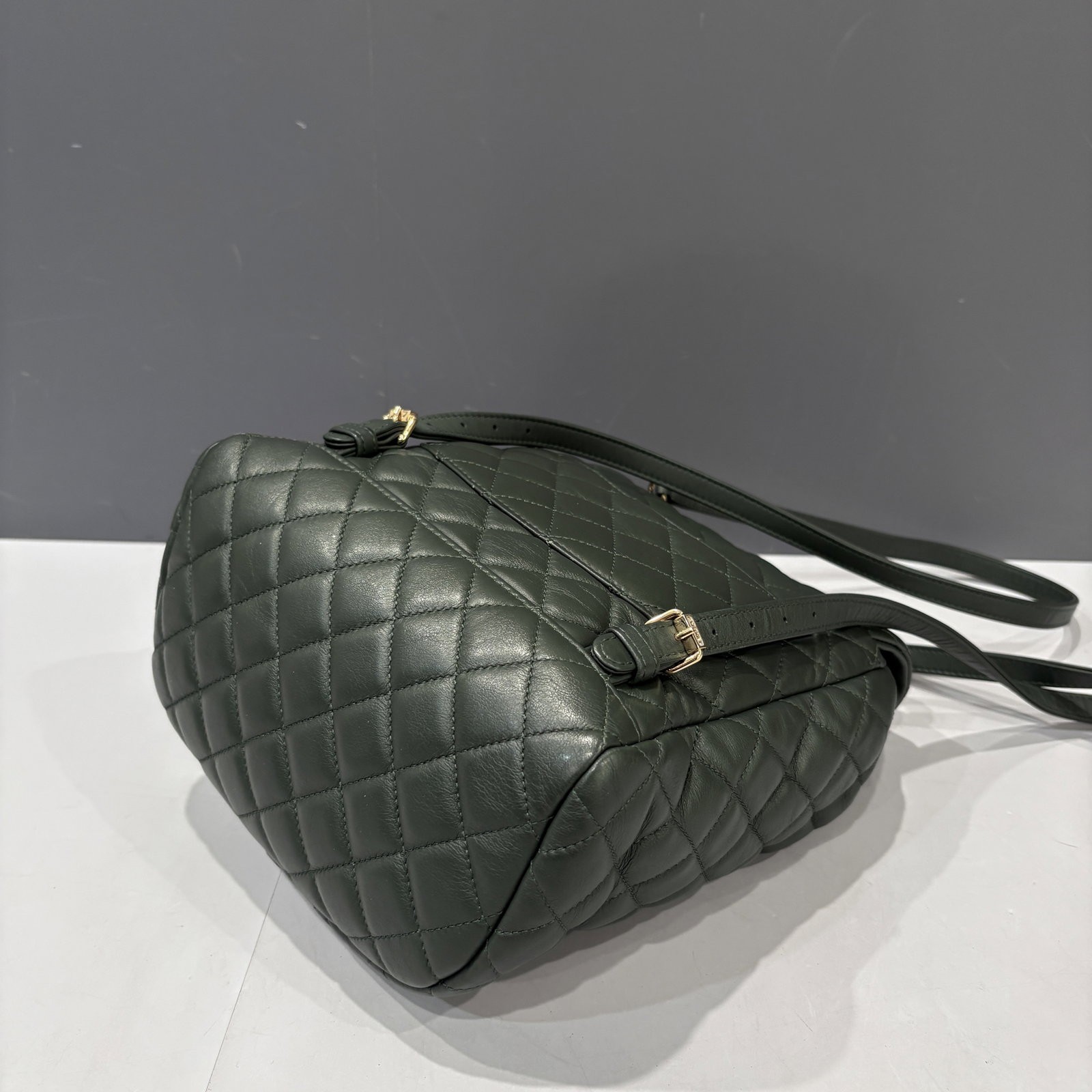 Chanel Backpack Green Calfskin (gj041826b0) — image 10