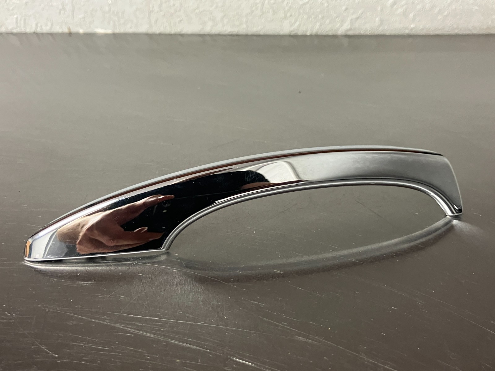 2016-2019 bentley bentayga right passenger side upper chrome door handle molding