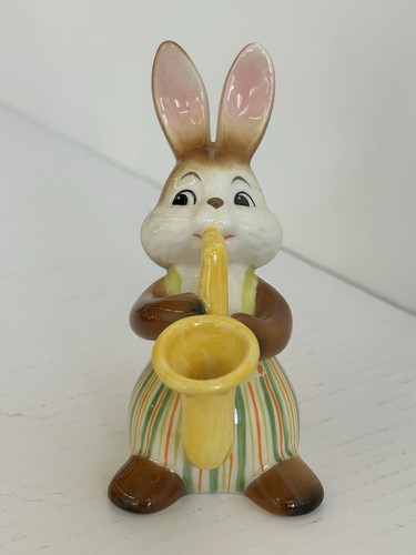 305/25 Hase Figur Osterhase mit Saxophon Orchester Goebel Göbel Ostern - Picture 1 of 6