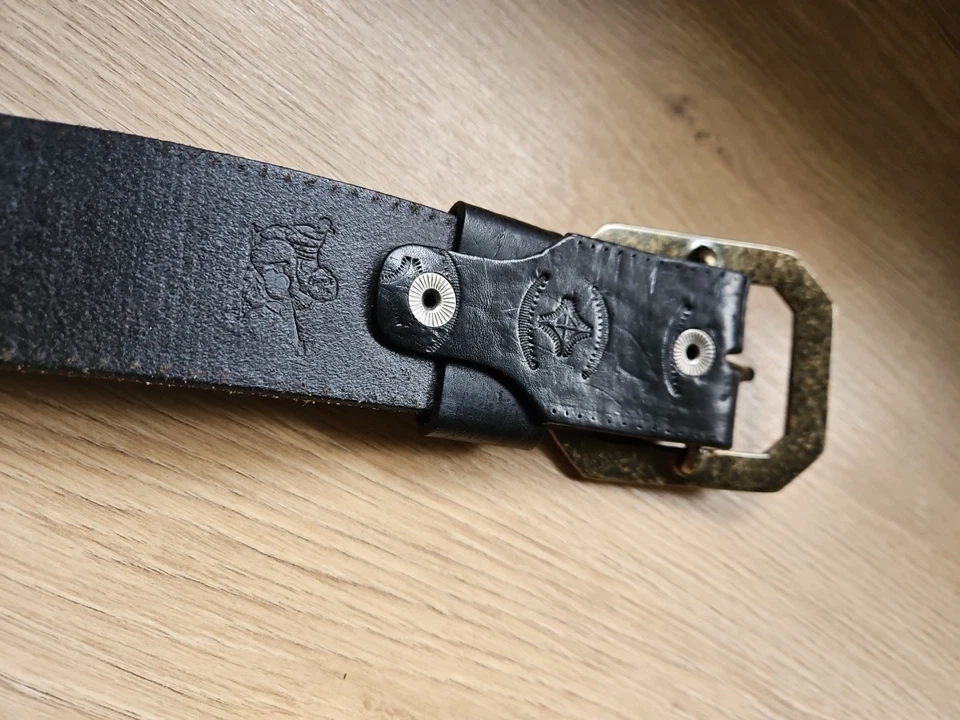 Cinturón de cuero negro adornado True Religion Motor para hombre talla 36 Foto 2 de 4